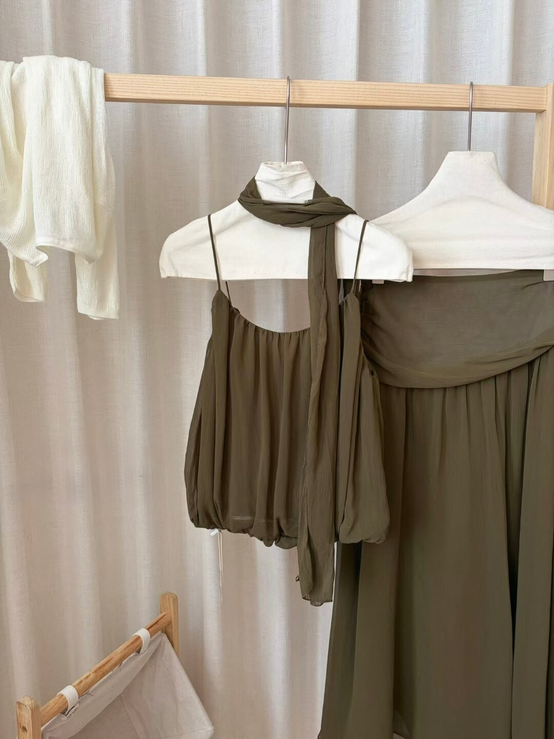 SHINIA SLEEVELESS TOP